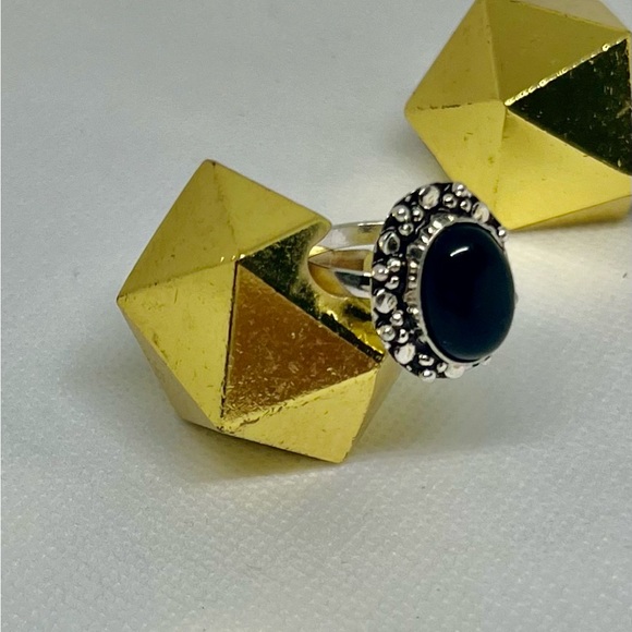 Sterling Silver 925 ring with a Obsedian cabochon gemstone in the middle. - Picture 4 of 10